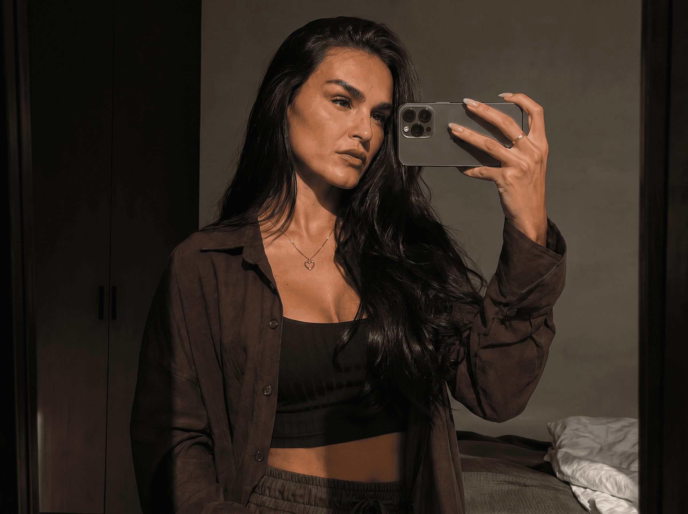 Sandra, mirror selfie for brand tutorial partnership portfolio